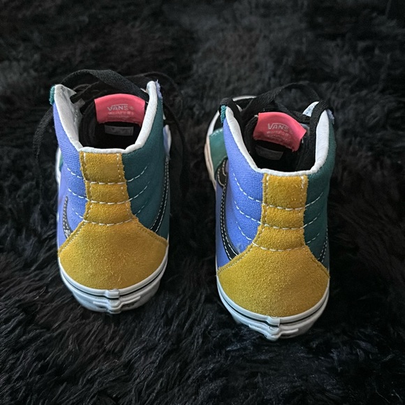 Vans - Picture 2 of 3